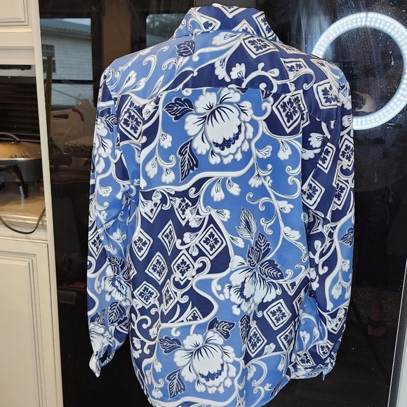 TESS BUTTONDOWN BLOUSE - Picture 2 of 5